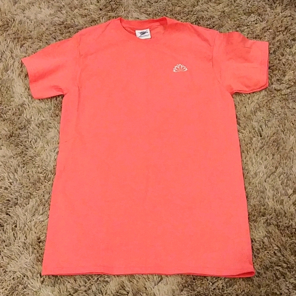 🍑CLOSET CLEAR OUT🍑
NWOT Simply Southern TShirt 
Size Small